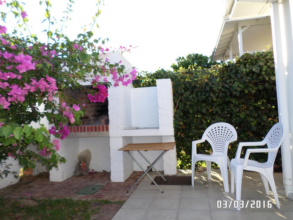 Hermanus At Rikis Self Catering Apartment Exterior foto